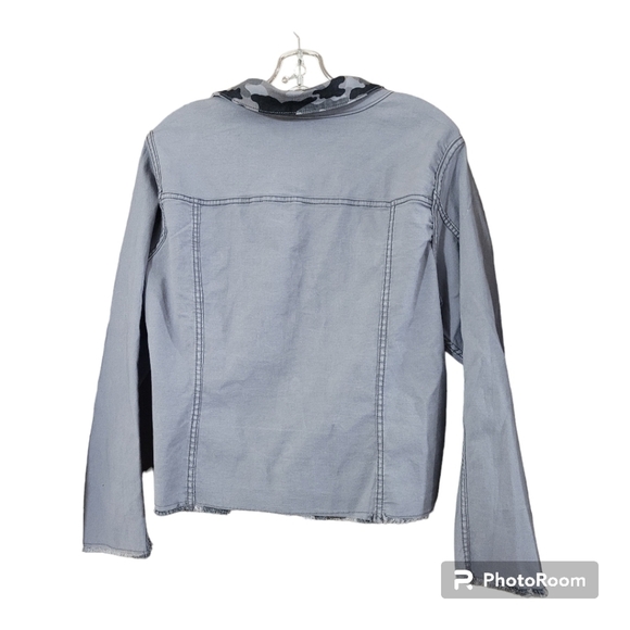 DG2 By Diane Gilman Reversible Denim Jacket grey camo - Picture 6 of 10